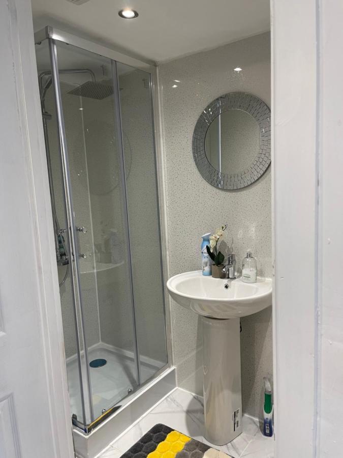 One Bedroom In Spacious Bungalow, Free Parking & Private Entrance Edinburgh Exterior photo
